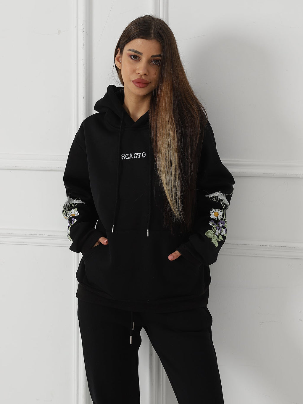 Women's Solid Color Floral Long Sleeved Sweatshirt Black